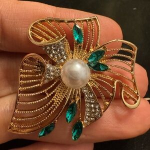 Elegant Gold and Green Brooch